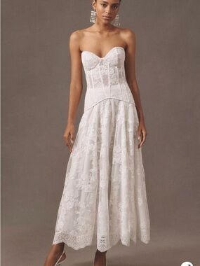 V. Chapman | Dresses | V Chapman The Romanza Dress In White Chantilly Lace  Size 4 | Poshmark